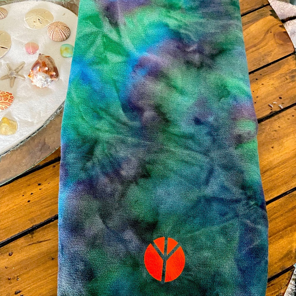 Manduka Yogitoes Yoga Towel for Mat, Non-Slip